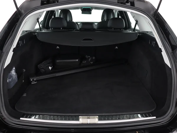 MERCEDES E 220 (2024) — foto 8 van 29