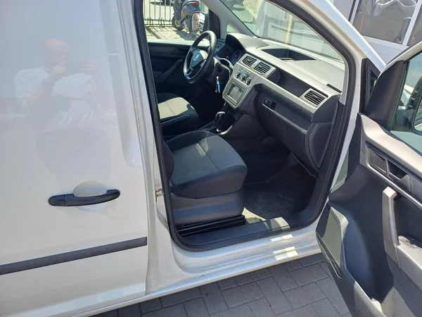 Volkswagen Caddy (2018) — foto 9 van 25