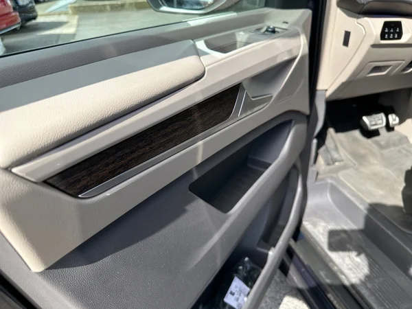 VOLKSWAGEN Multivan T7 Long (2024) — foto 9 van 24
