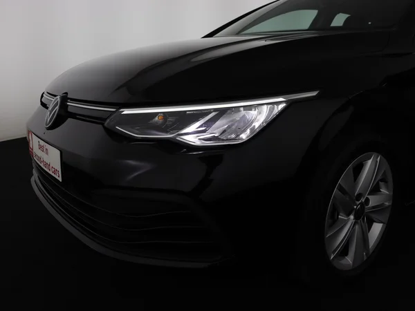 VOLKSWAGEN Golf (2024) — foto 20 van 27