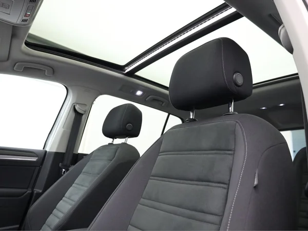 VOLKSWAGEN Touran (2022) — foto 10 van 25