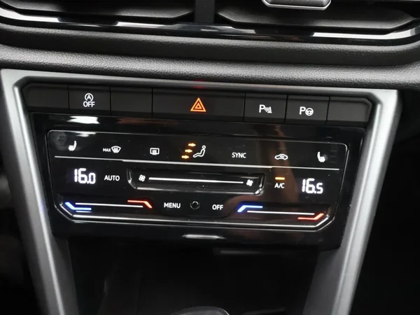Volkswagen T-Roc (2022) — foto 7 van 26