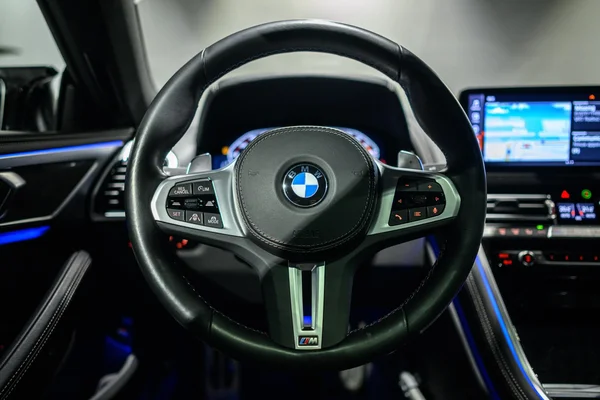 BMW M8 (2023) — foto 8 van 38