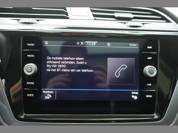 VOLKSWAGEN Touran (2023) — foto 19 van 30