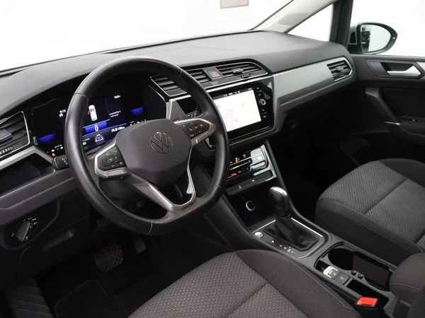 Volkswagen Touran (2022) — foto 2 van 29