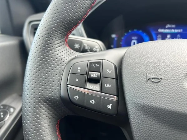 FORD Kuga (2021) — foto 15 van 31