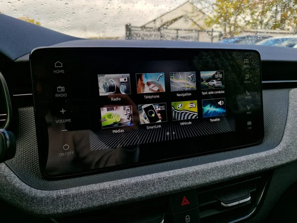 SKODA Kamiq (2024) — foto 8 van 27
