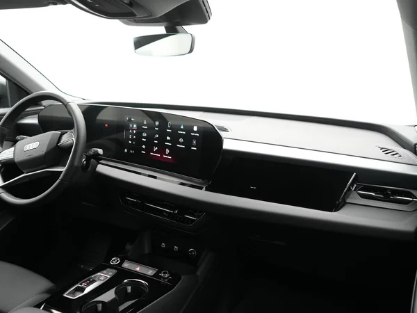 AUDI Q6 Sportback e-tron (2025) — foto 13 van 32