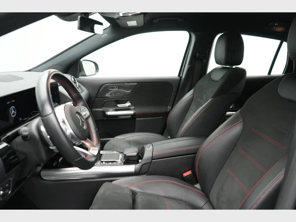 MERCEDES-BENZ GLA 180 (2021) — foto 26 van 28