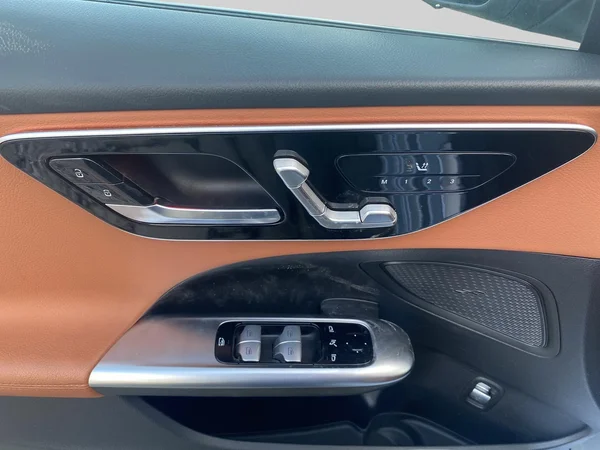 Mercedes-Benz C-Klasse (2023) — foto 6 van 20