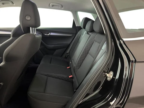 SKODA Karoq (2021) — foto 6 van 17
