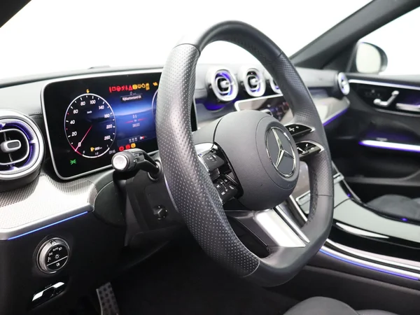 Mercedes-Benz C-Klasse (2025) — foto 9 van 36