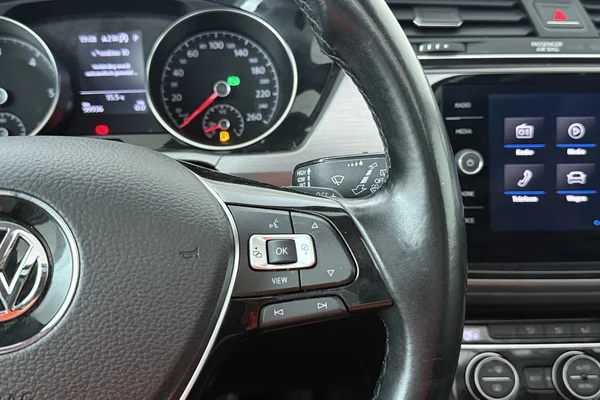 Volkswagen Touran (2020) — foto 7 van 31