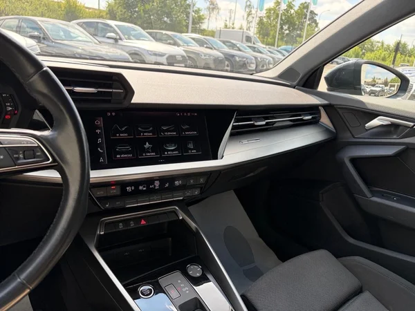 AUDI A3 Sportback (2021) — foto 12 van 12