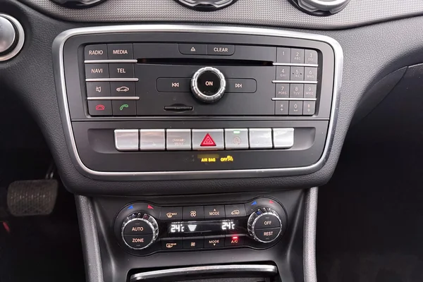 Mercedes-Benz GLA (X156) (2018) — foto 4 van 28