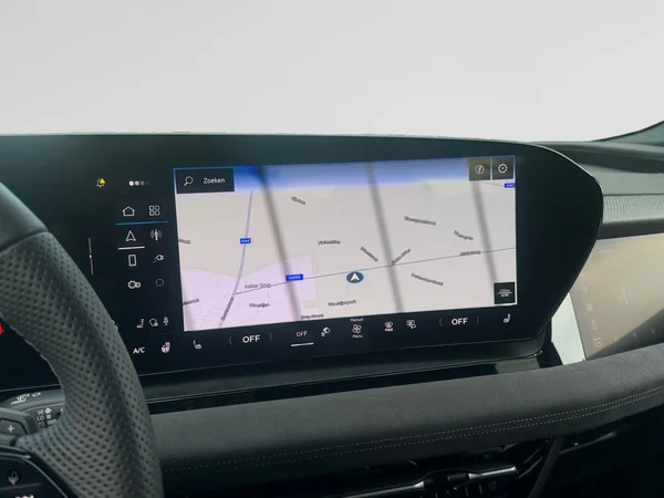 AUDI Q6 e-tron (2025) — foto 6 van 19