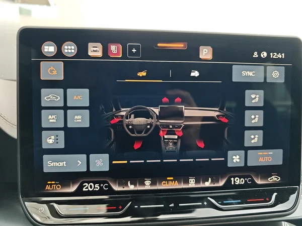 CUPRA Leon SW (2026) — foto 18 van 21