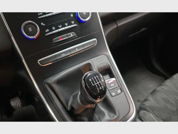 Renault Grand Scénic (2019) — foto 18 van 27