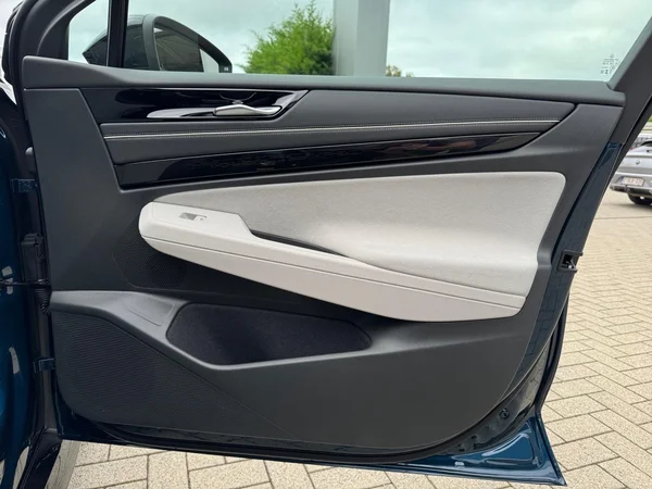 VOLKSWAGEN ID.7 Tourer (2025) — foto 24 van 24