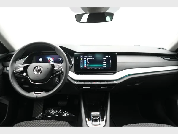 SKODA Octavia Combi (2023) — foto 2 van 30