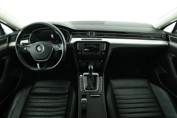 Volkswagen Passat (2017) — foto 3 van 16