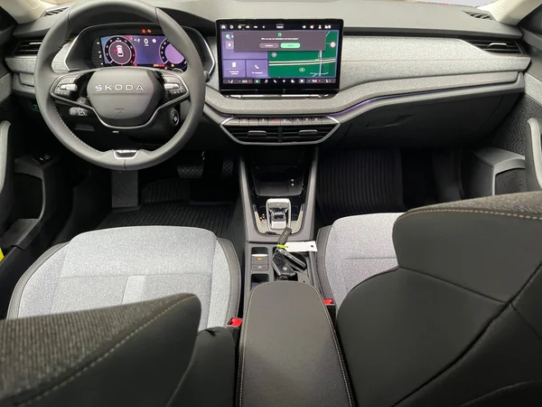 SKODA Octavia Combi (2025) — foto 6 van 14