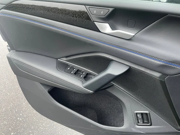 VOLKSWAGEN Tiguan eHybrid (PHEV) (2025) — foto 2 van 21