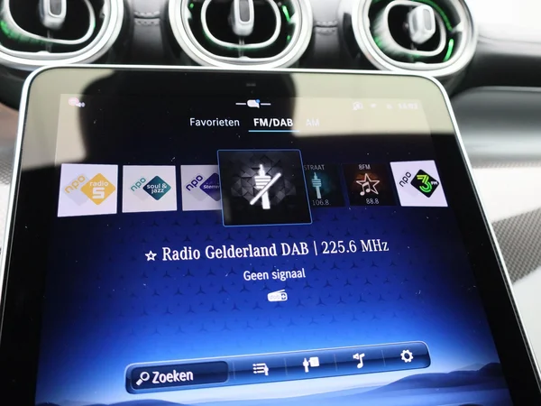 Mercedes-Benz GLC (2025) — foto 15 van 49