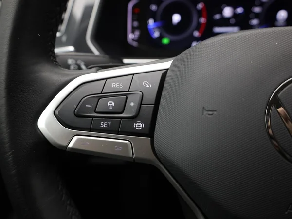 VOLKSWAGEN Tiguan (2022) — foto 8 van 21