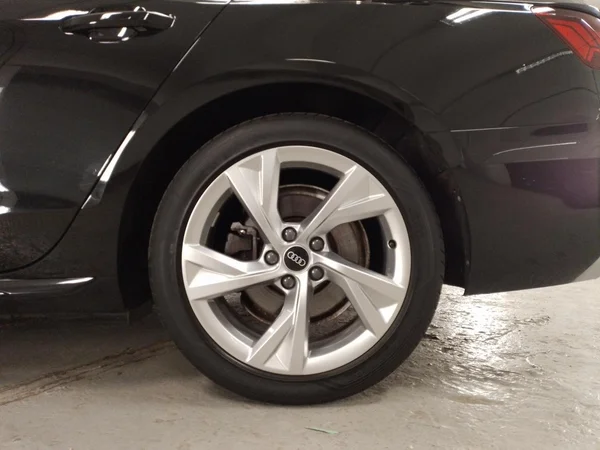 AUDI A4 Avant (2021) — foto 16 van 23