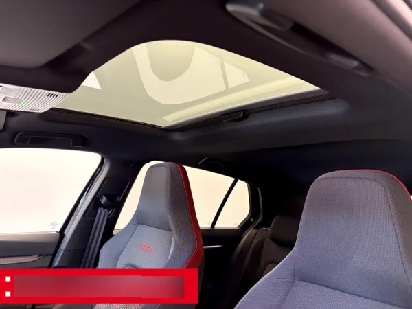 Volkswagen Golf VIII GTI (2024) — foto 4 van 14