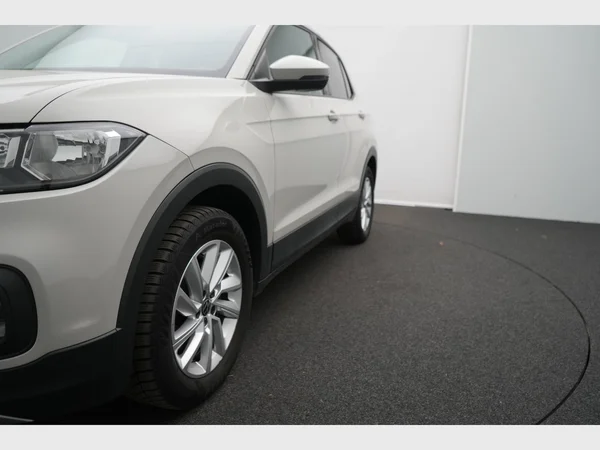 VOLKSWAGEN T-Cross (2023) — foto 6 van 23