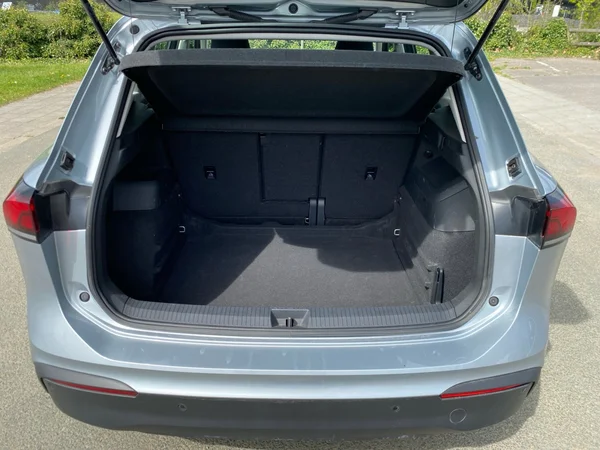 VOLKSWAGEN Tiguan (2024) — foto 3 van 16
