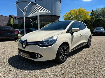 Renault Clio f8800bd8-e4c3-46d3-966b-72a5428c3758