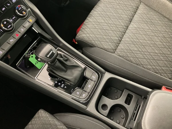 SKODA Karoq (2023) — foto 26 van 36