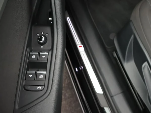 Audi A4 (2022) — foto 11 van 28