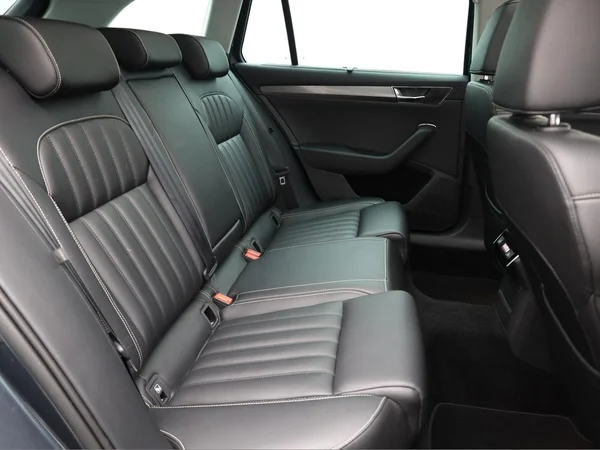 SKODA Superb Combi (2019) — foto 23 van 23