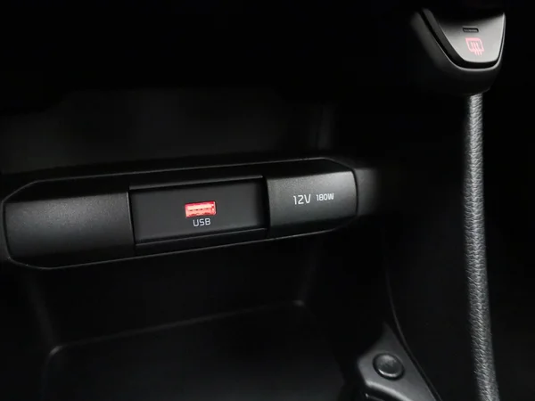 Kia Picanto (2023) — foto 15 van 34