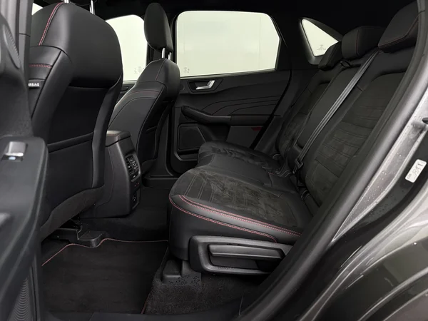 FORD Kuga (2022) — foto 5 van 36