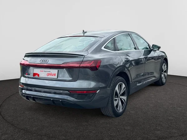 AUDI Q8 Sportback e-tron (2024) — foto 20 van 24