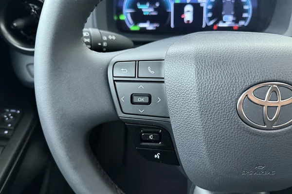 Toyota C-HR Hybrid (HEV) (2024) — foto 6 van 17