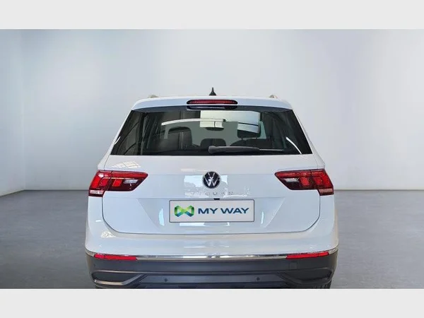 VOLKSWAGEN Tiguan (2021) — foto 32 van 34