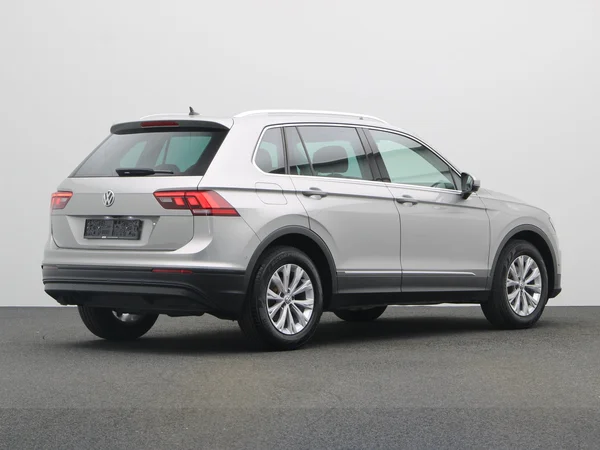 VOLKSWAGEN Tiguan (2017) — foto 12 van 23