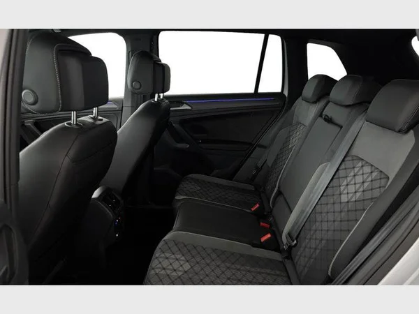 VOLKSWAGEN Tiguan (2021) — foto 3 van 33
