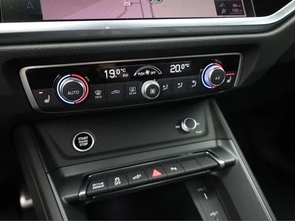 AUDI Q3 Sportback PHEV (2022) — foto 11 van 23