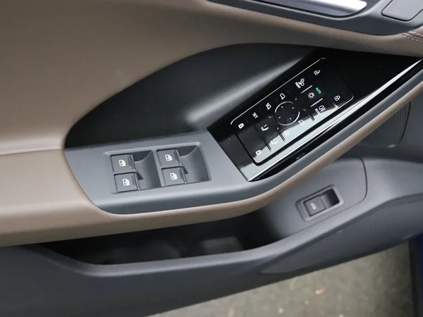 AUDI Q6 e-tron (2025) — foto 24 van 25
