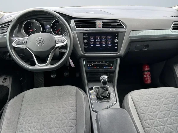 VOLKSWAGEN Tiguan (2021) — foto 32 van 32