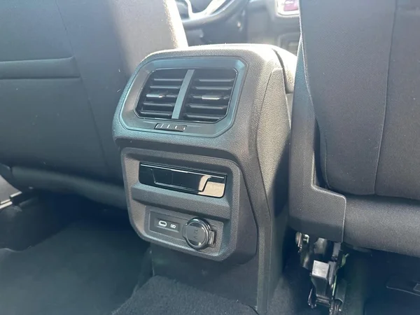 VOLKSWAGEN Tiguan (2022) — foto 11 van 21
