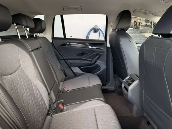 Volkswagen Tiguan — foto 2 van 25