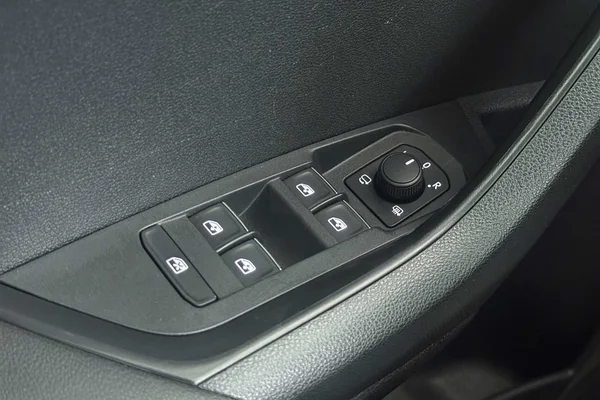 Skoda Karoq (2020) — foto 2 van 38